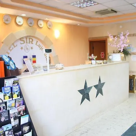 鲁耶维爵士酒店 2*