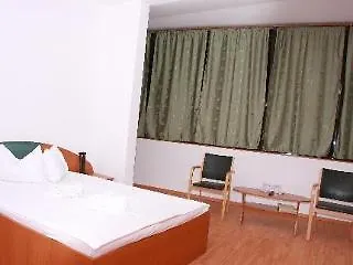 Sir Lujerului ブカレスト