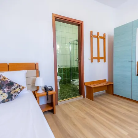 Hotell Sir Lujerului 2*